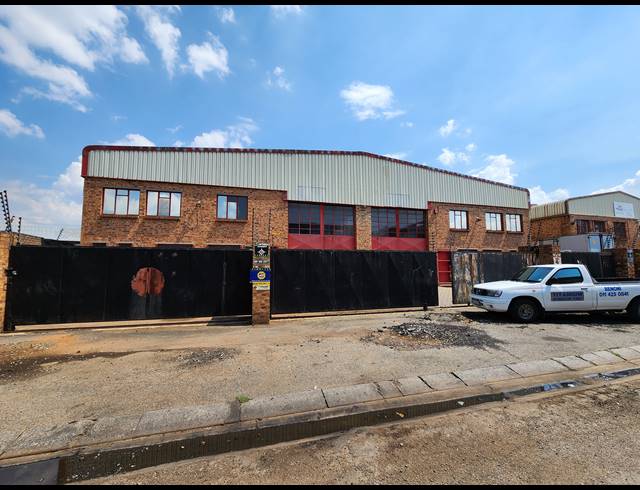 440M² MINI FACTORY FOR SALE IN DRIEHOEK
